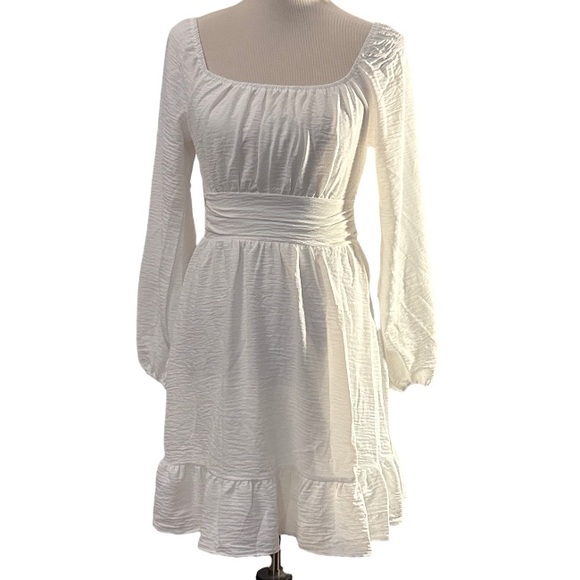 Dokotoo Dresses & Skirts - 4/$30 Chic White Long Sleeve Dress size small